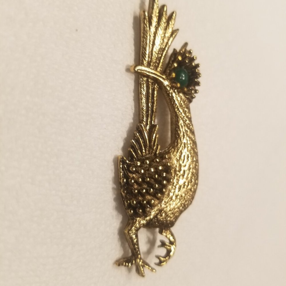 vintage goldtone Ambassador roadrunner brooch - Picture 2 of 5